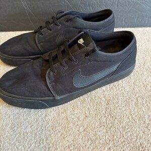 Nike Toki Men's Low Canvas Skate Shoes Size 13 Triple Black 555272-015